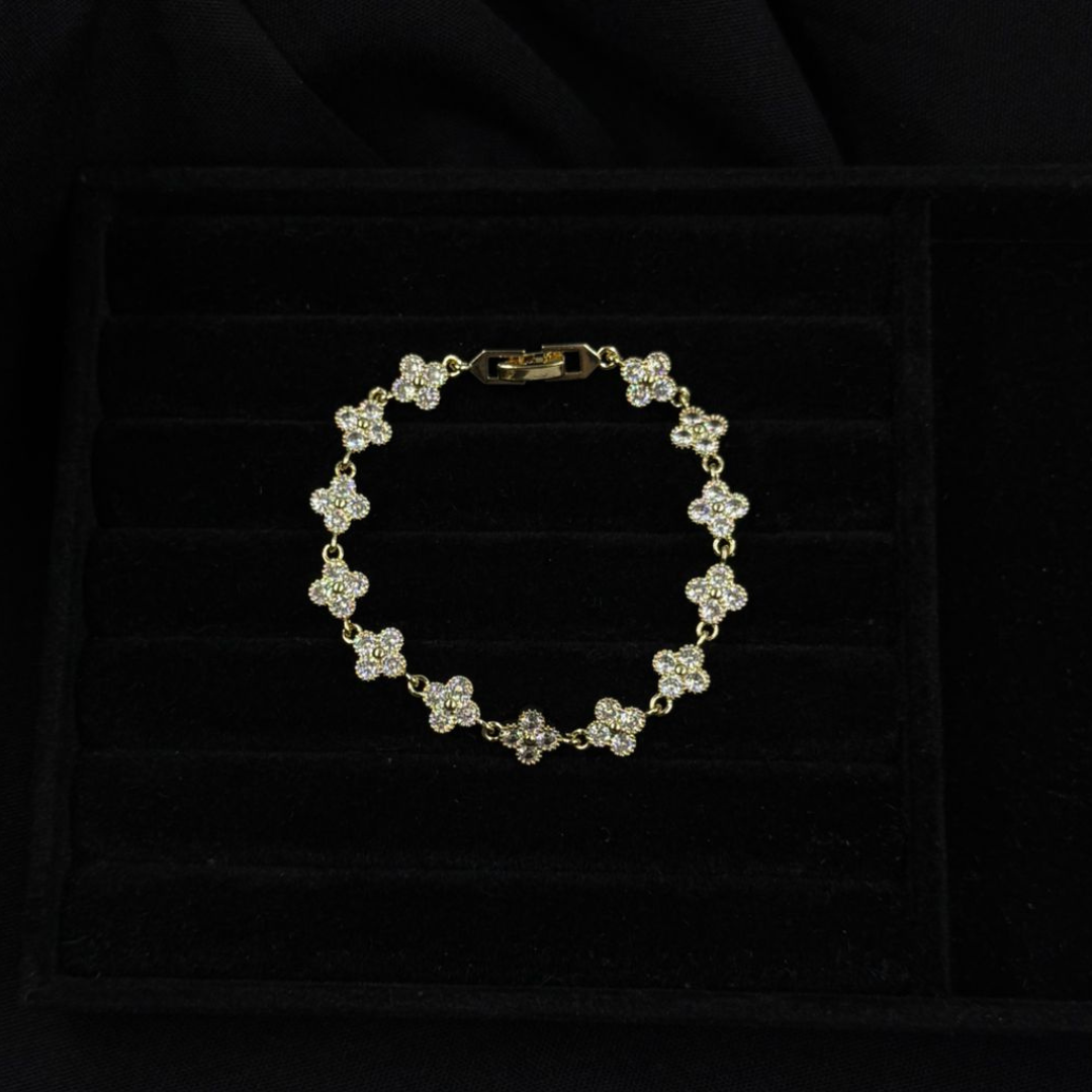 AMULETO CIRCONIA TREBOL EN ORO LAMINADO 18K