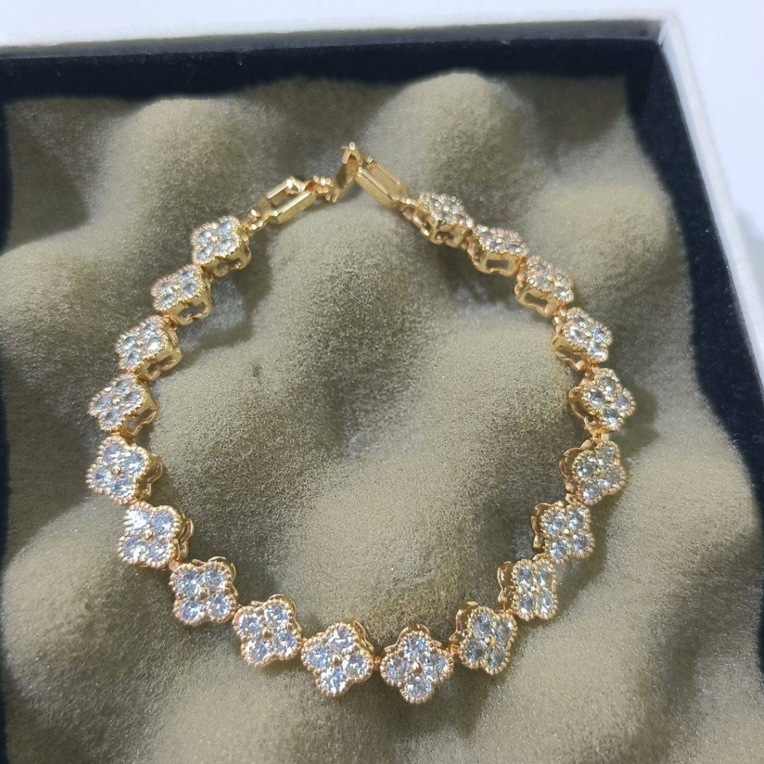 AMULETO CIRCONIA TREBOL EN ORO LAMINADO 18K