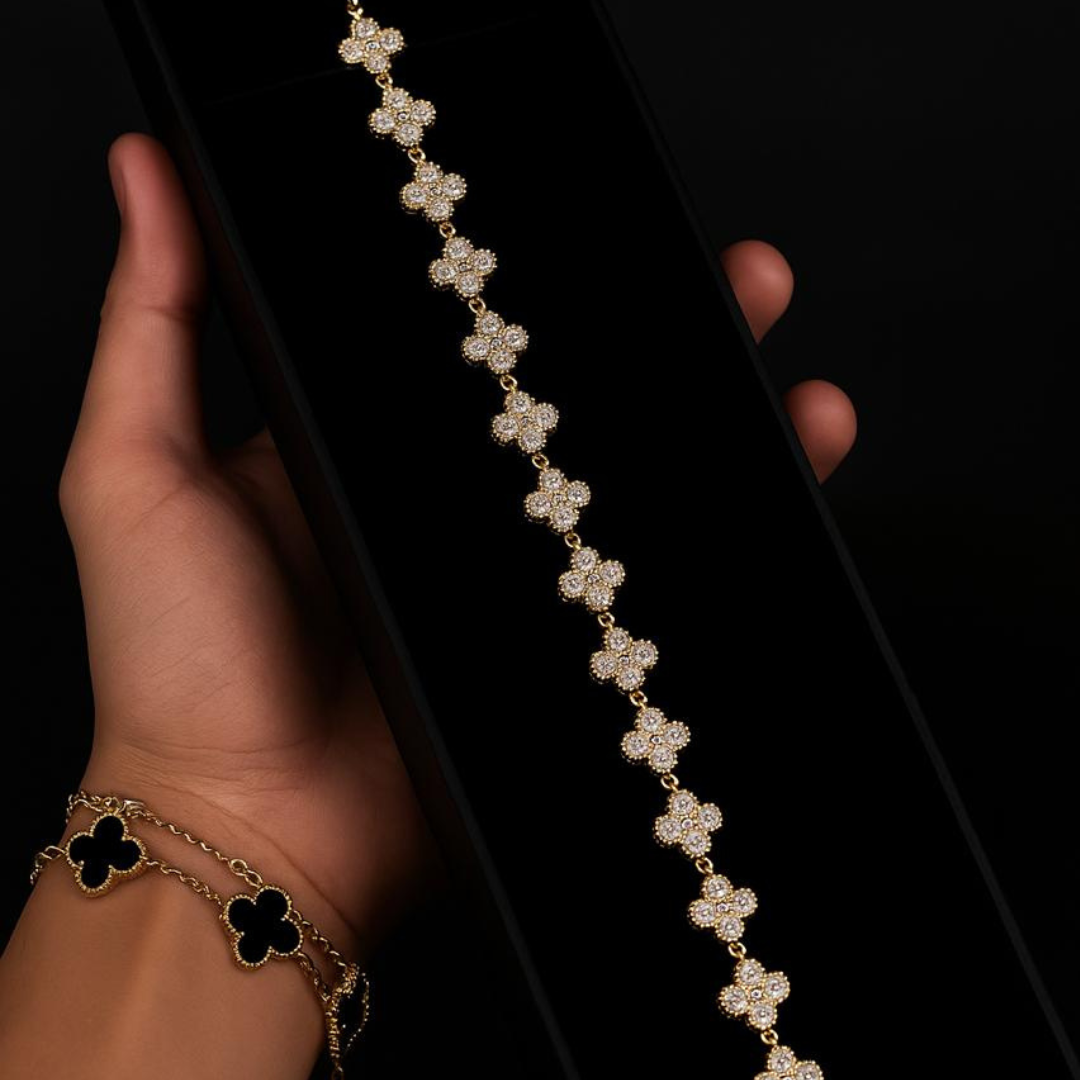AMULETO CIRCONIA TREBOL EN ORO LAMINADO 18K